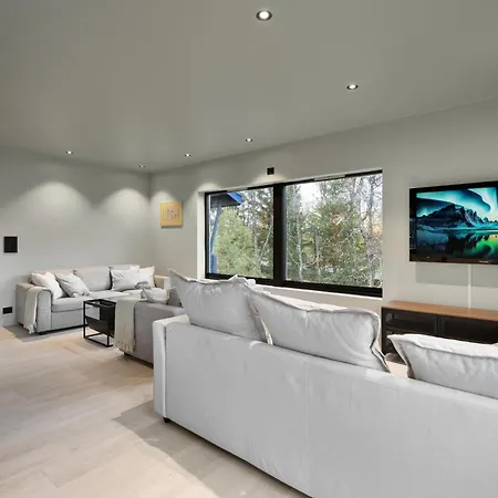 Spacious & Lovely Aurora I Free Parking Holiday home *